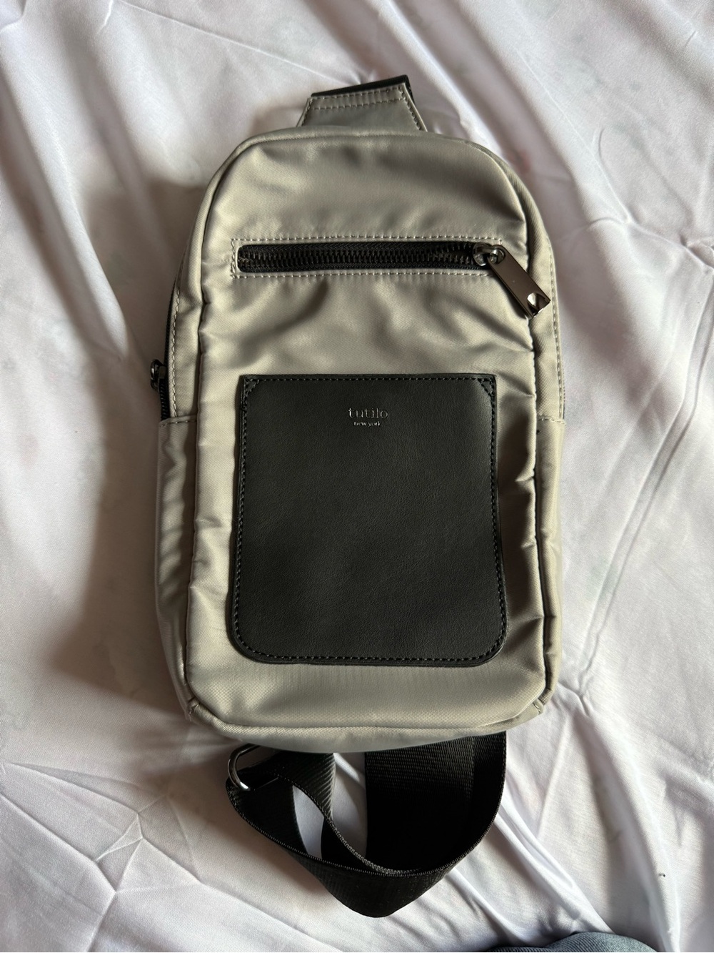 Tutilo Light Gray Sling Belt Bag with Black Front Pocket - Picture 1 of 2